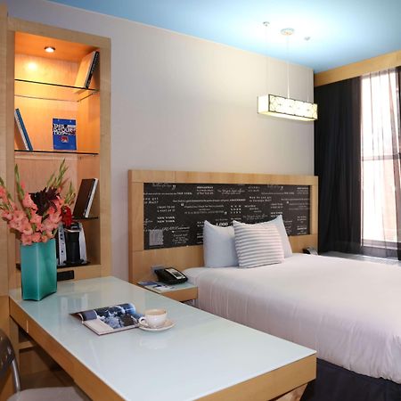 Tryp By Wyndham New York City Times Square - Midtown Exterior photo