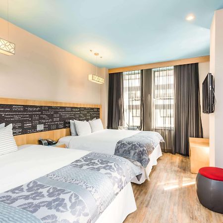 Tryp By Wyndham New York City Times Square - Midtown Exterior photo