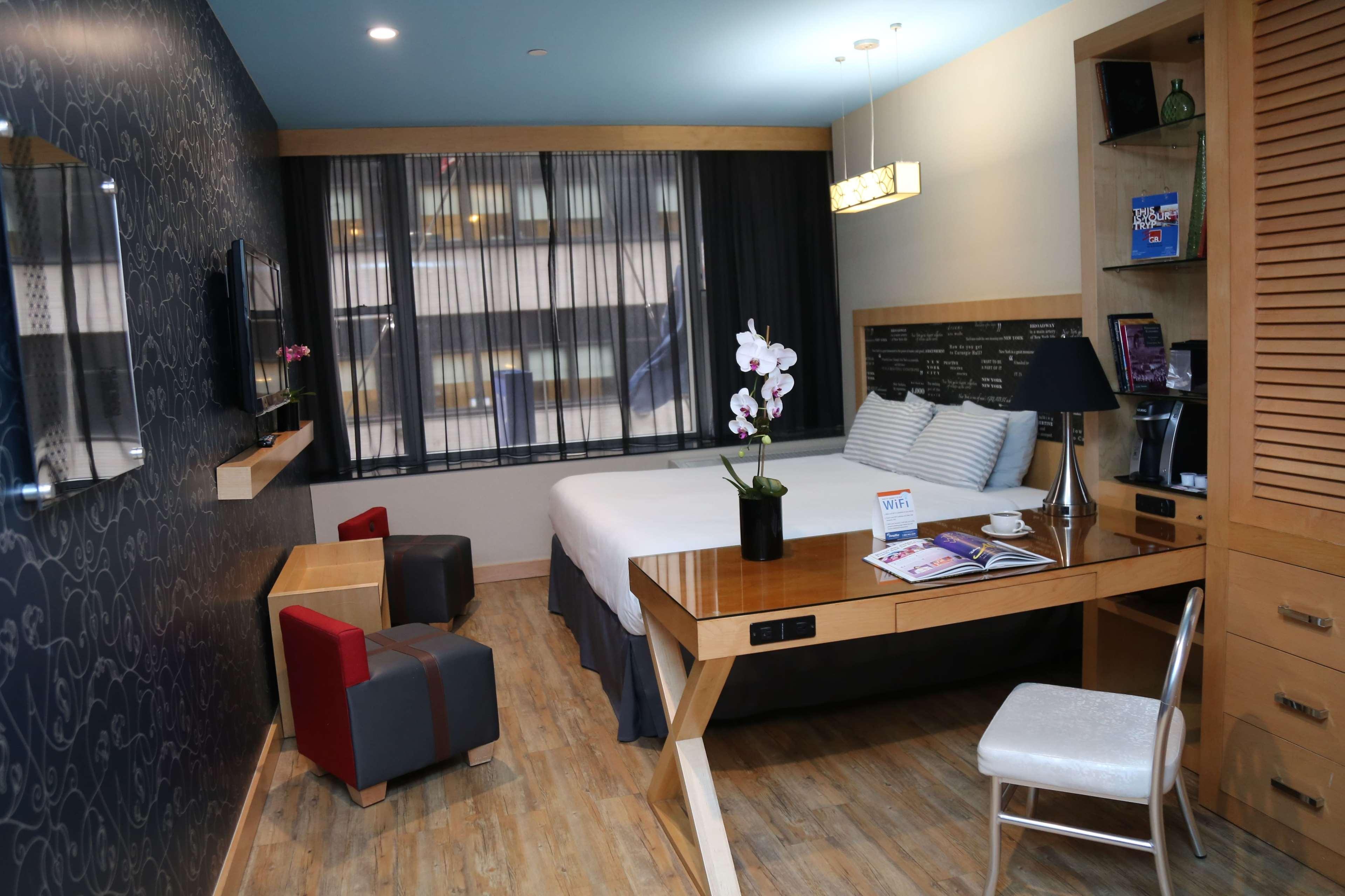 Tryp By Wyndham New York City Times Square - Midtown Exterior photo