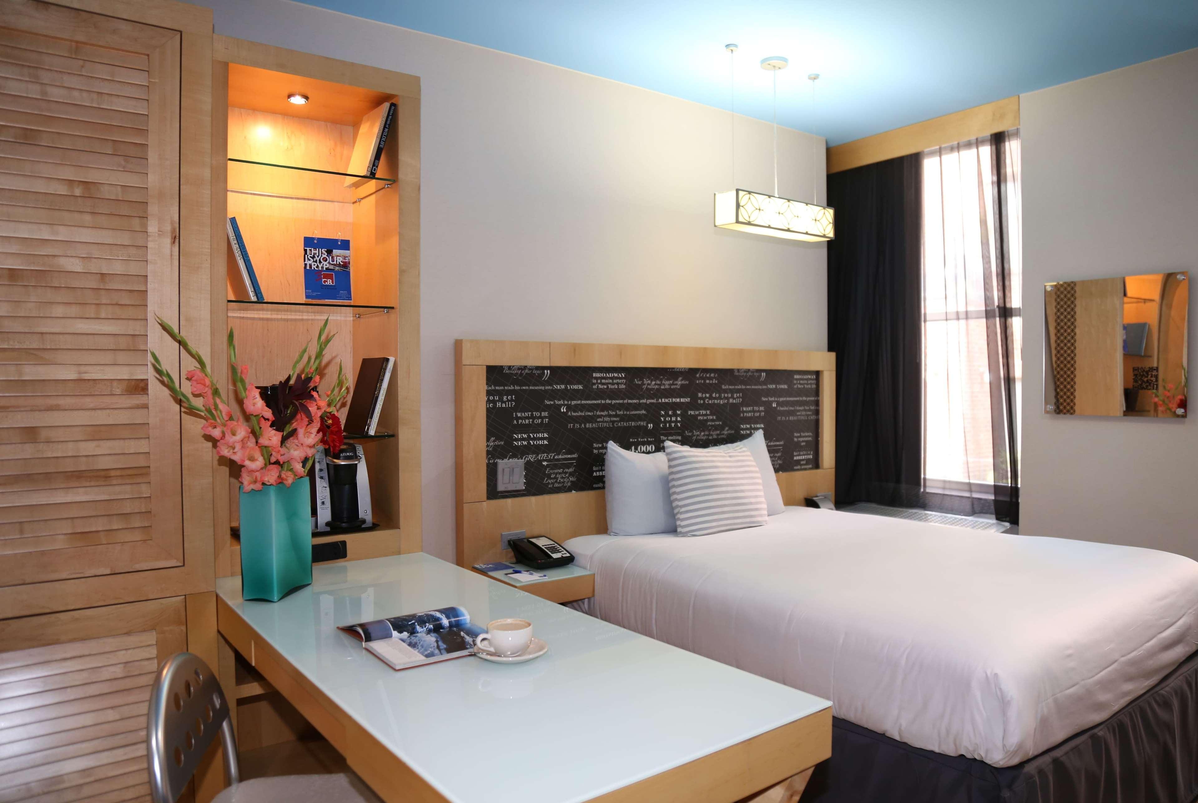 Tryp By Wyndham New York City Times Square - Midtown Exterior photo