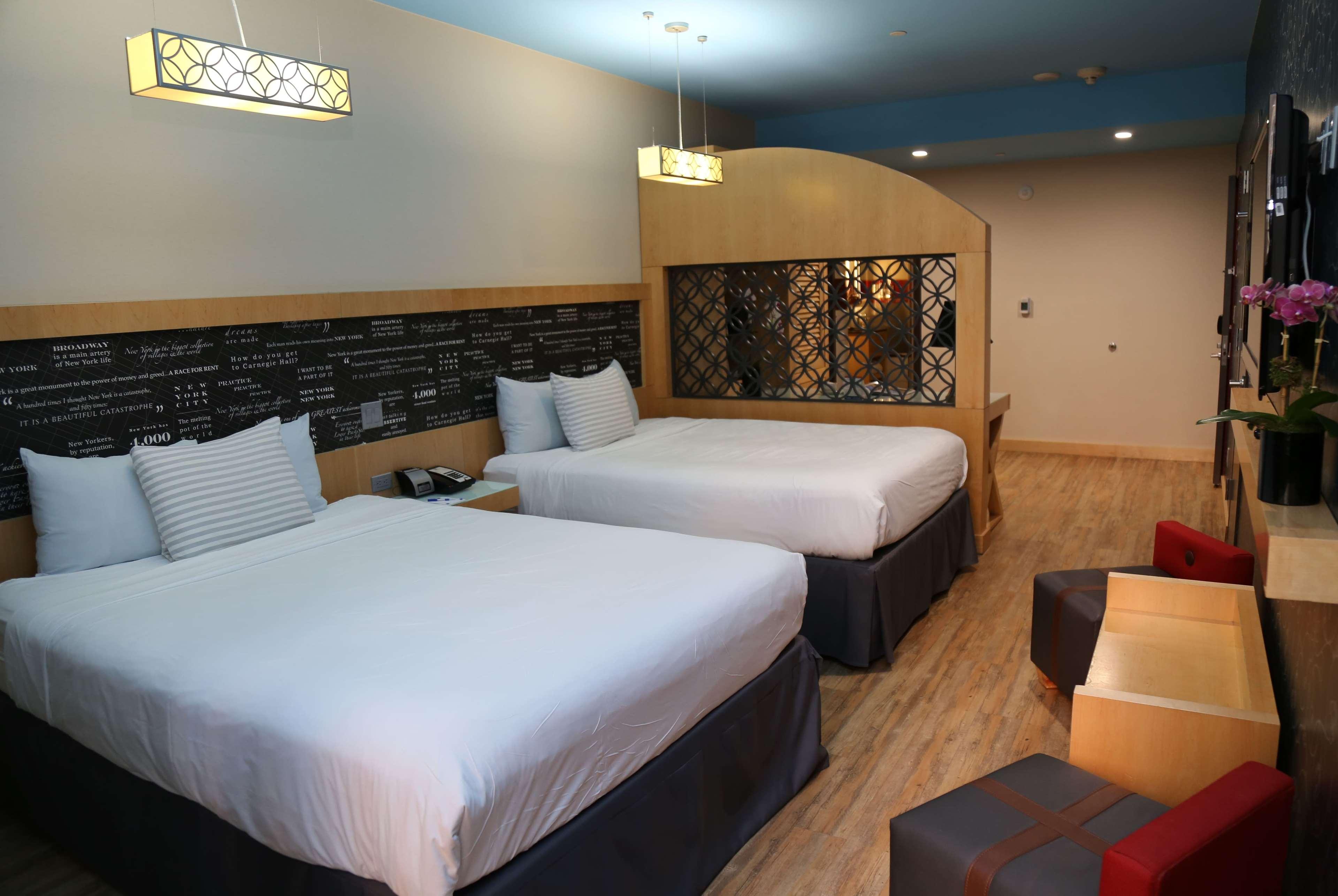 Tryp By Wyndham New York City Times Square - Midtown Exterior photo
