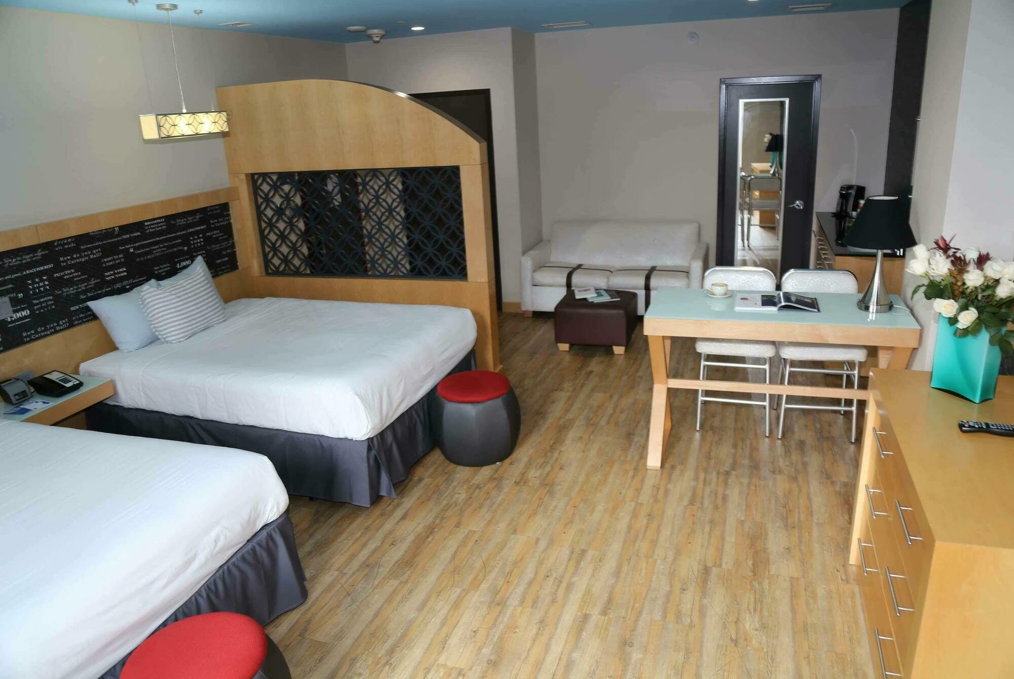 Tryp By Wyndham New York City Times Square - Midtown Exterior photo