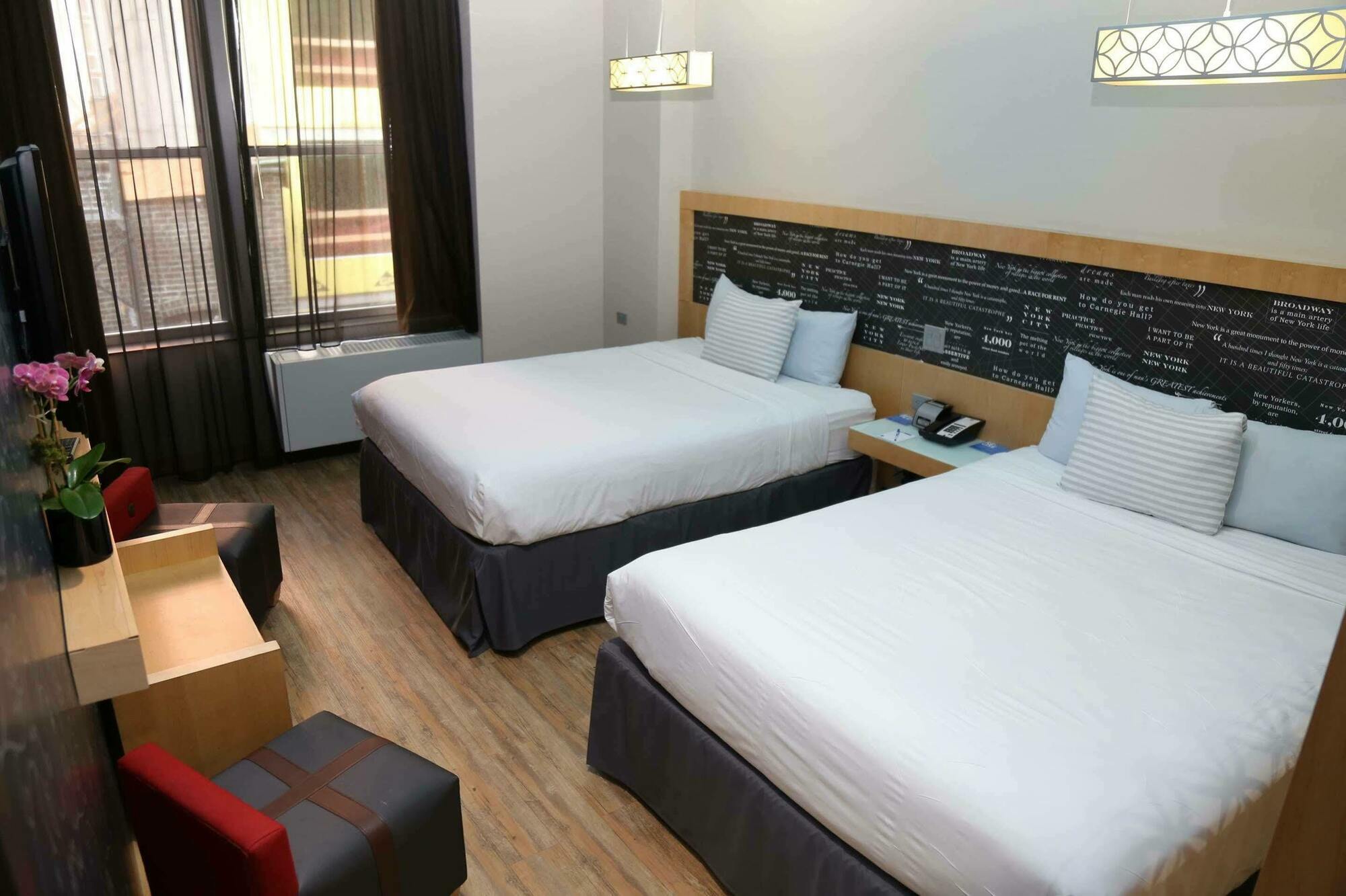 Tryp By Wyndham New York City Times Square - Midtown Exterior photo